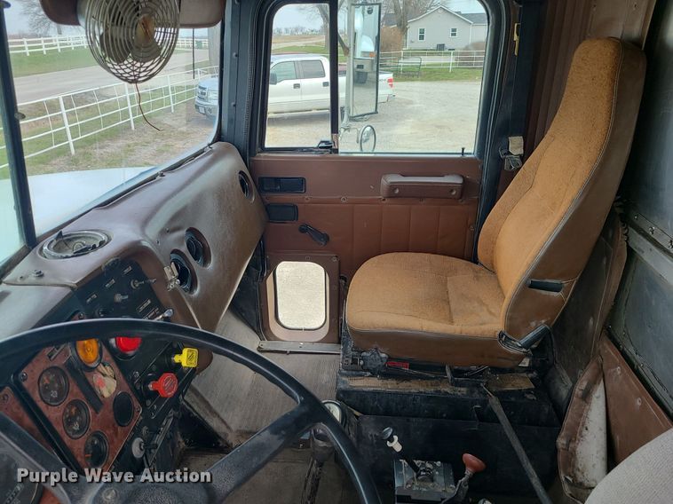 image for item LI9022 1992 International 9400  dump truck