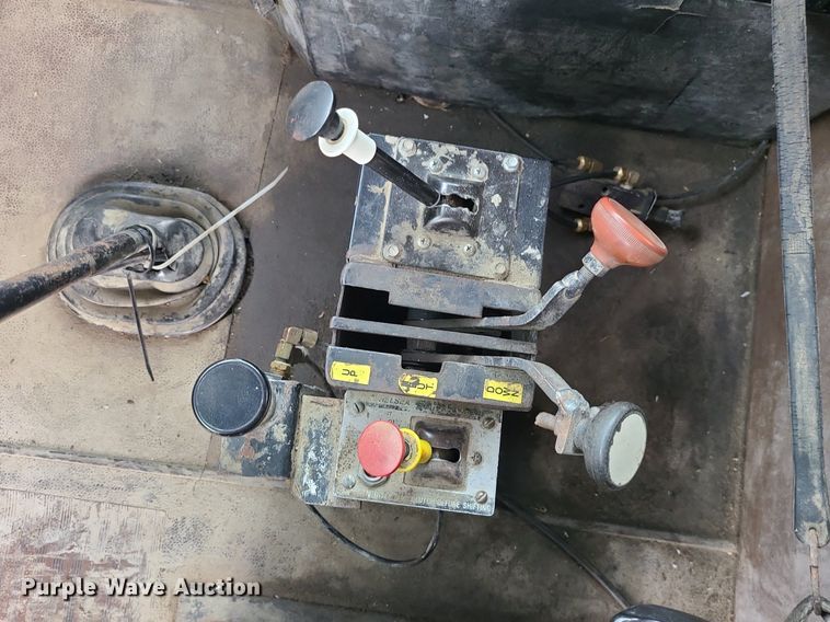 image for item LI9022 1992 International 9400  dump truck