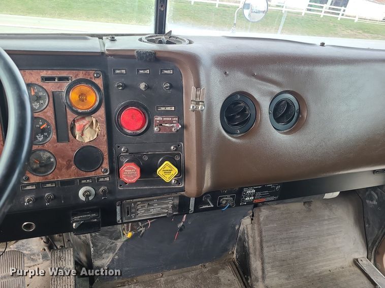 image for item LI9022 1992 International 9400  dump truck