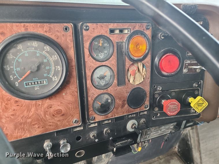 image for item LI9022 1992 International 9400  dump truck