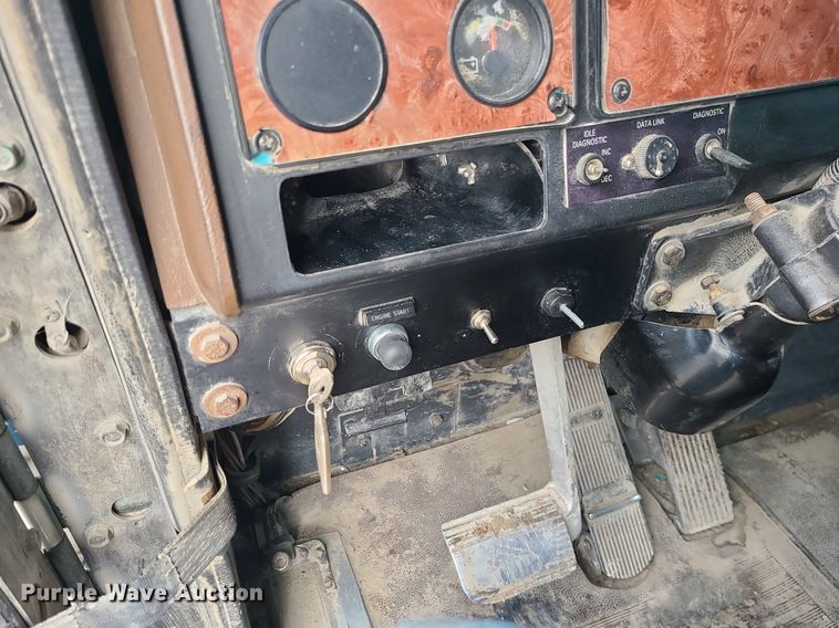 image for item LI9022 1992 International 9400  dump truck