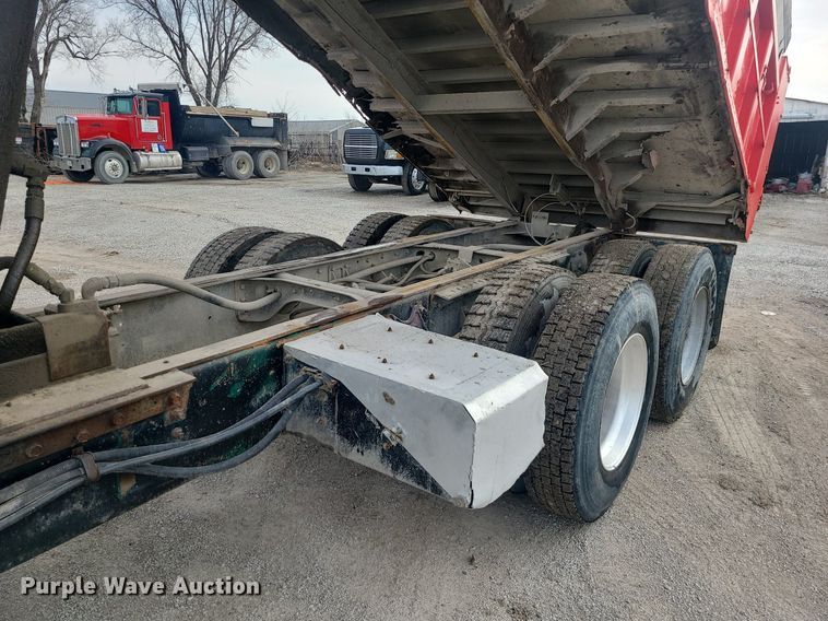 image for item LI9022 1992 International 9400  dump truck