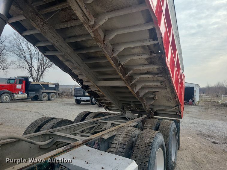 image for item LI9022 1992 International 9400  dump truck