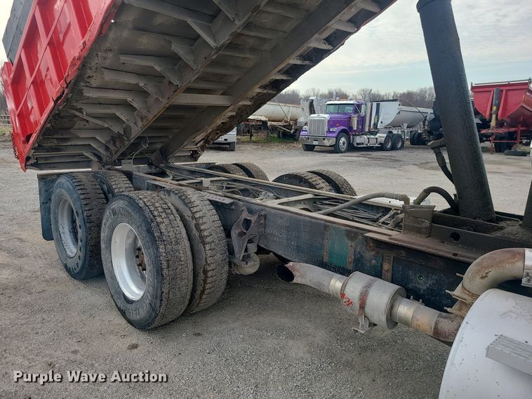 image for item LI9022 1992 International 9400  dump truck