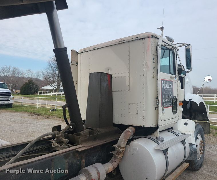 image for item LI9022 1992 International 9400  dump truck