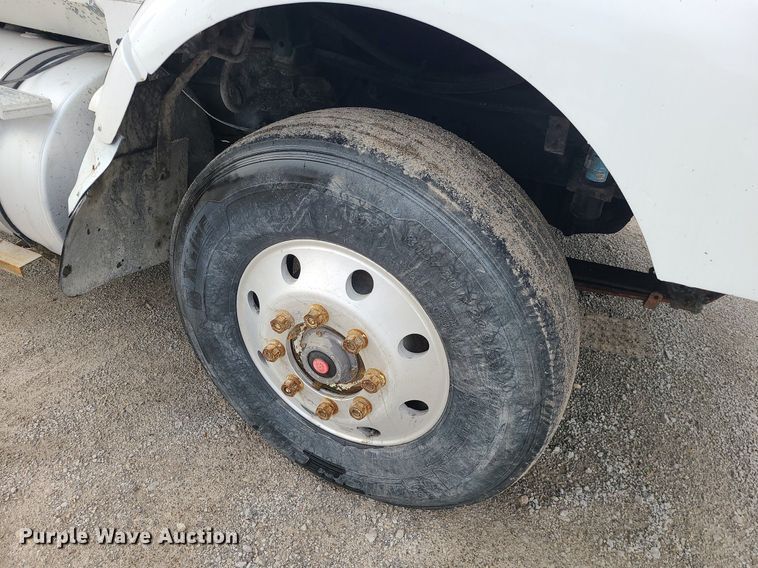 image for item LI9022 1992 International 9400  dump truck