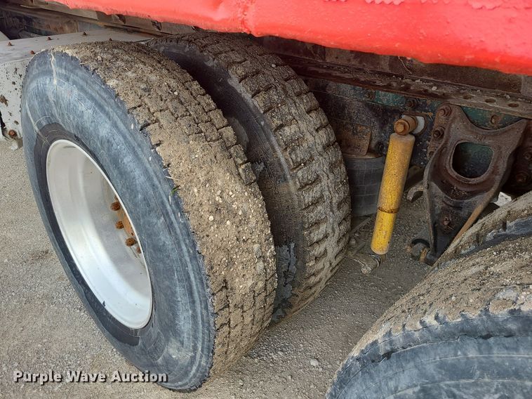 image for item LI9022 1992 International 9400  dump truck