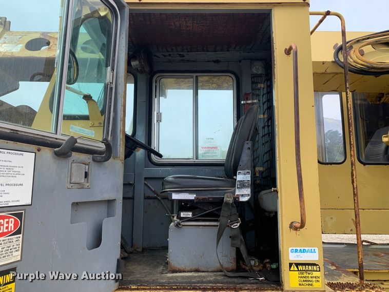 image for item LI9130 Gradall G3WD  wheeled excavator