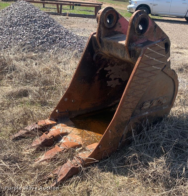 image for item LI9216 Esco  excavator bucket
