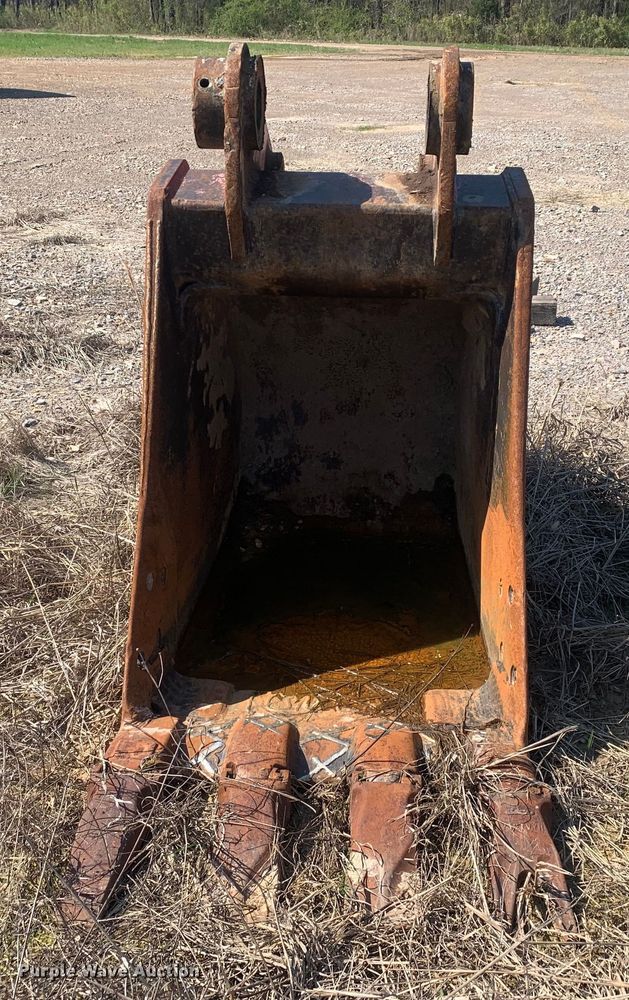 image for item LI9216 Esco  excavator bucket