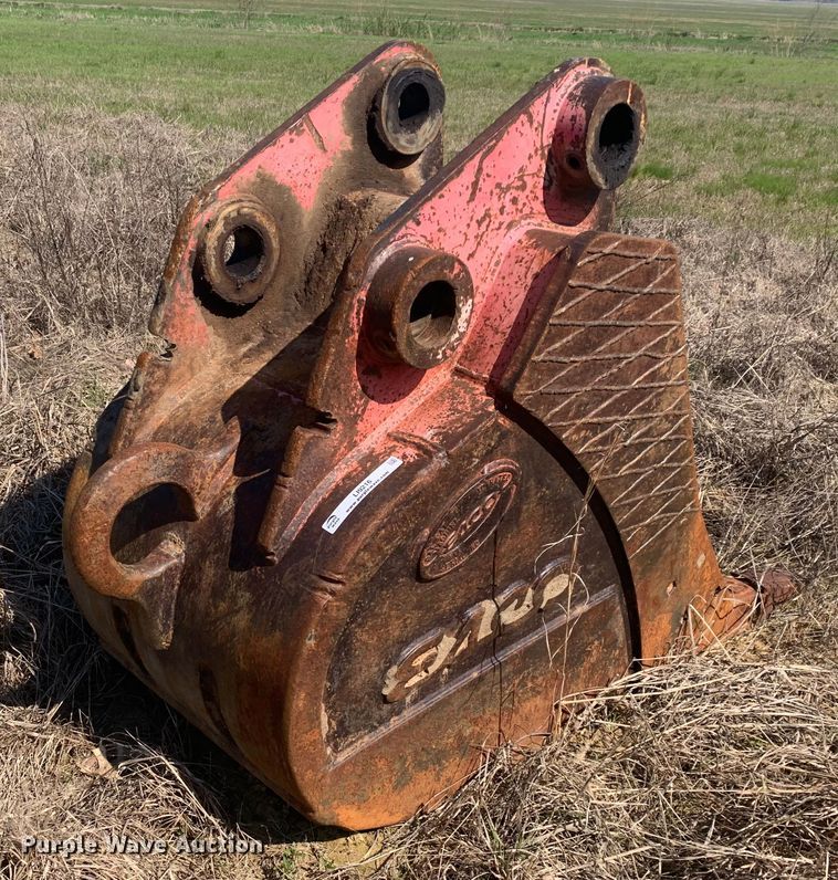 image for item LI9216 Esco  excavator bucket