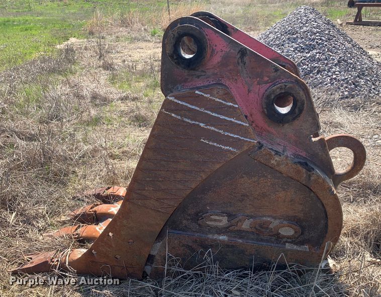 image for item LI9216 Esco  excavator bucket