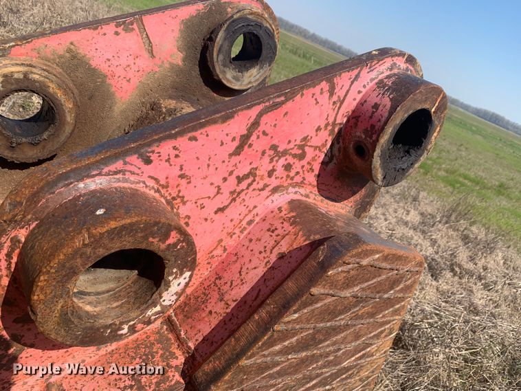 image for item LI9216 Esco  excavator bucket