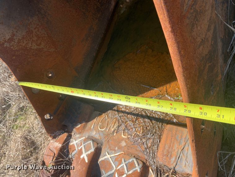 image for item LI9216 Esco  excavator bucket