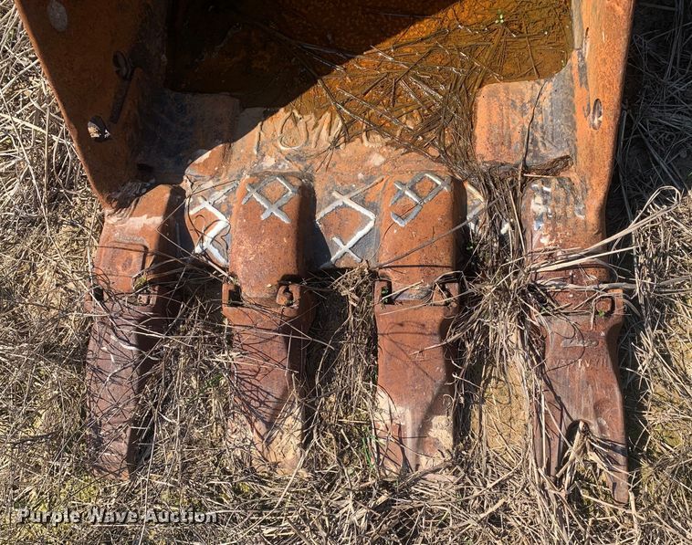 image for item LI9216 Esco  excavator bucket