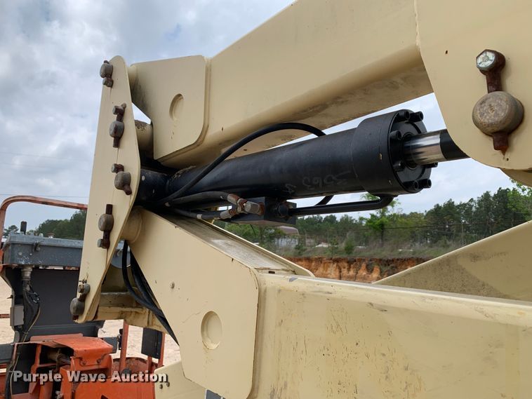 image for item LI9227 2000 JLG 450A  boom lift
