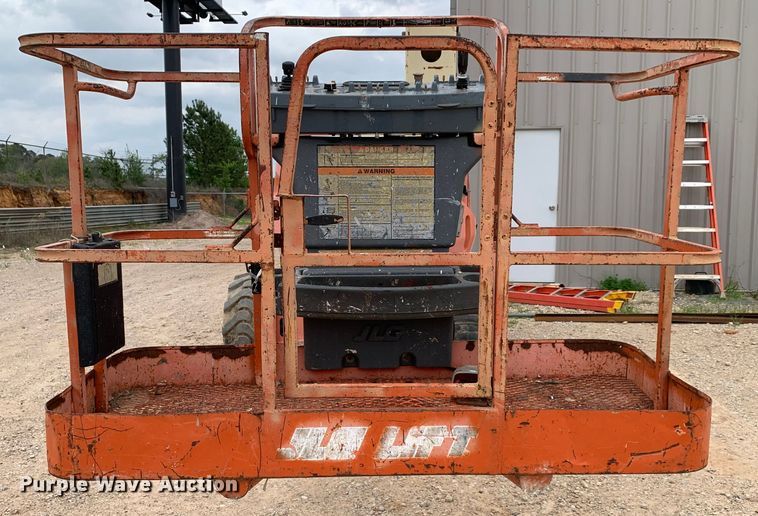image for item LI9227 2000 JLG 450A  boom lift