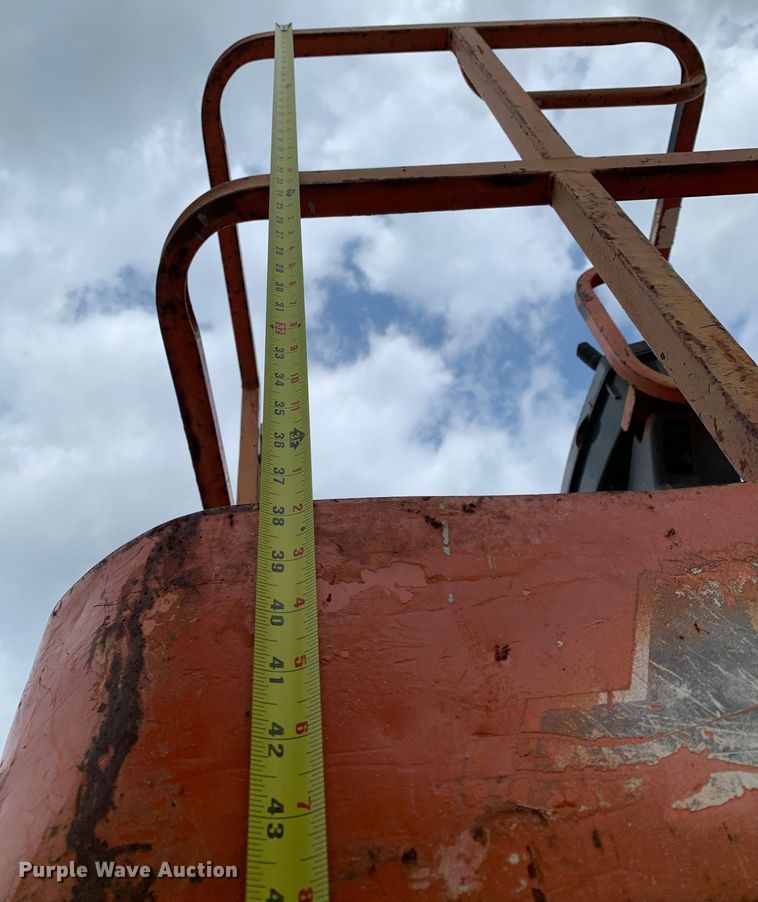 image for item LI9227 2000 JLG 450A  boom lift