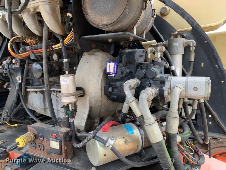 image for item LI9227 2000 JLG 450A  boom lift