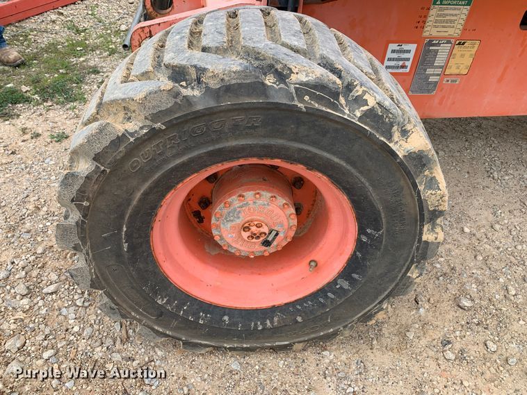 image for item LI9227 2000 JLG 450A  boom lift