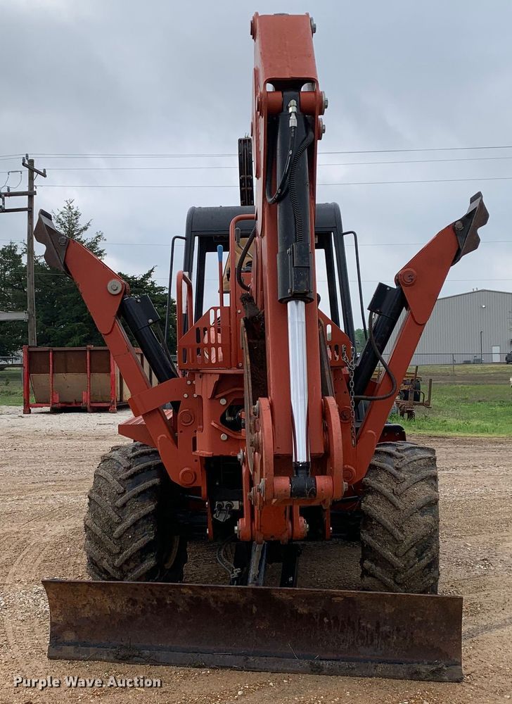 image for item LI9233 2006 Ditch Witch RT95  trencher