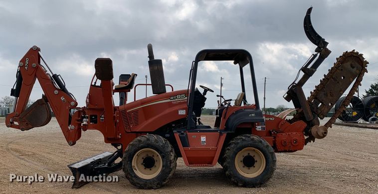 image for item LI9233 2006 Ditch Witch RT95  trencher