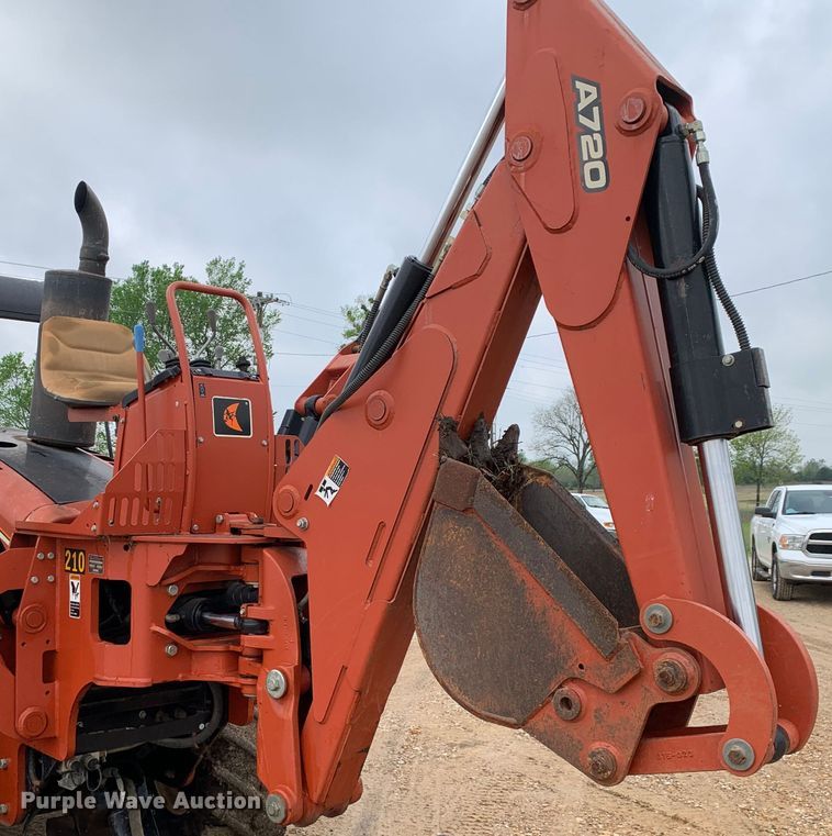 image for item LI9233 2006 Ditch Witch RT95  trencher