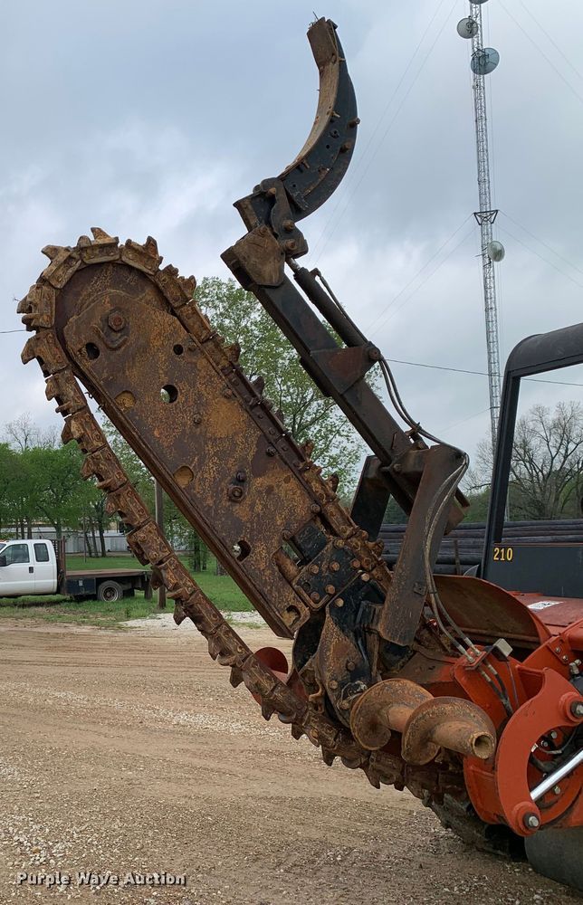 image for item LI9233 2006 Ditch Witch RT95  trencher