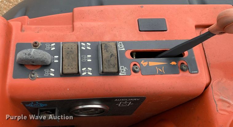 image for item LI9233 2006 Ditch Witch RT95  trencher