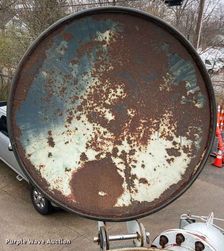 image for item LJ9560 2001 Internationl 2674  vacuum truck