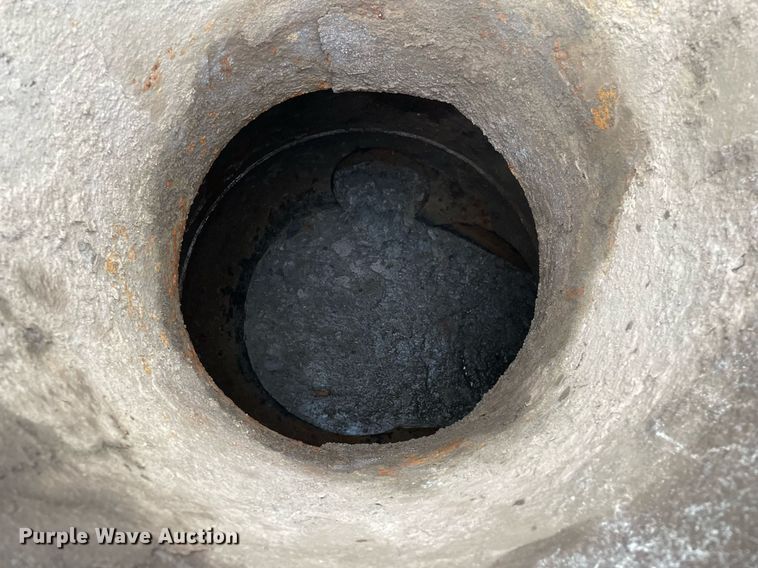 image for item LJ9560 2001 Internationl 2674  vacuum truck