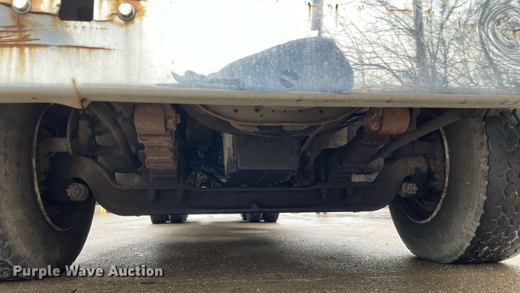 image for item LJ9560 2001 Internationl 2674  vacuum truck