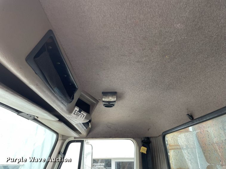 image for item LJ9560 2001 Internationl 2674  vacuum truck