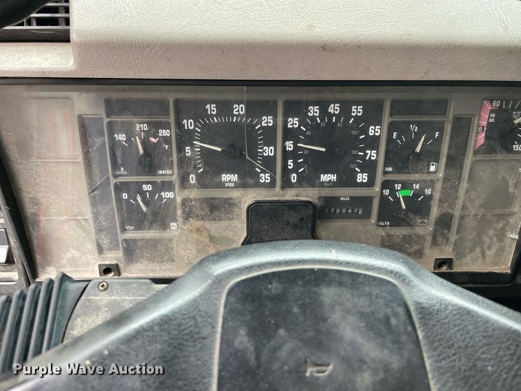 image for item LJ9560 2001 Internationl 2674  vacuum truck