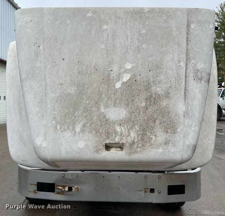 image for item LJ9560 2001 Internationl 2674  vacuum truck