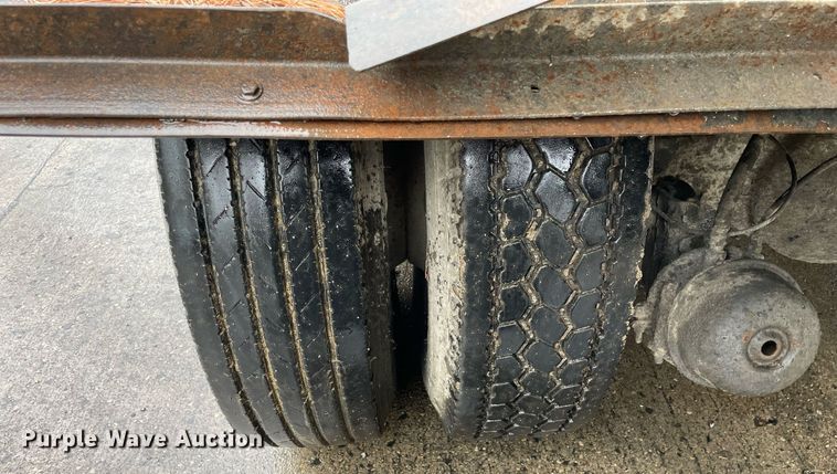 image for item LJ9560 2001 Internationl 2674  vacuum truck