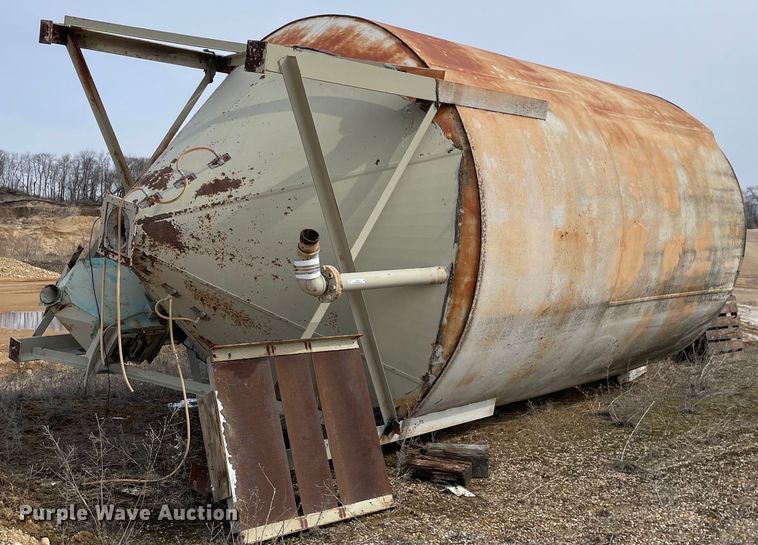 image for item LJ9569 C&W MFG CP305  cement silo