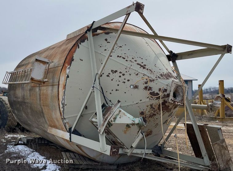 image for item LJ9569 C&W MFG CP305  cement silo