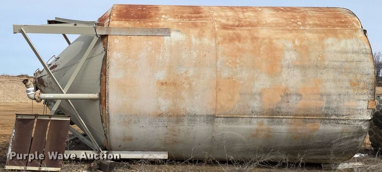 image for item LJ9569 C&W MFG CP305  cement silo