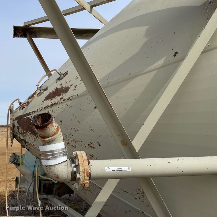 image for item LJ9569 C&W MFG CP305  cement silo