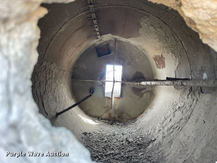 image for item LJ9569 C&W MFG CP305  cement silo