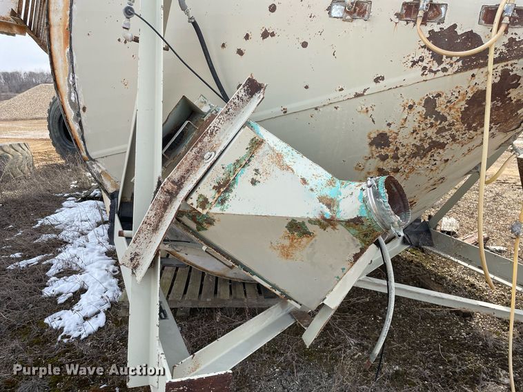 image for item LJ9569 C&W MFG CP305  cement silo