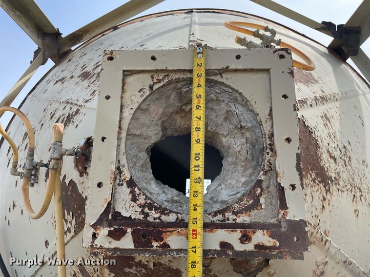 image for item LJ9569 C&W MFG CP305  cement silo