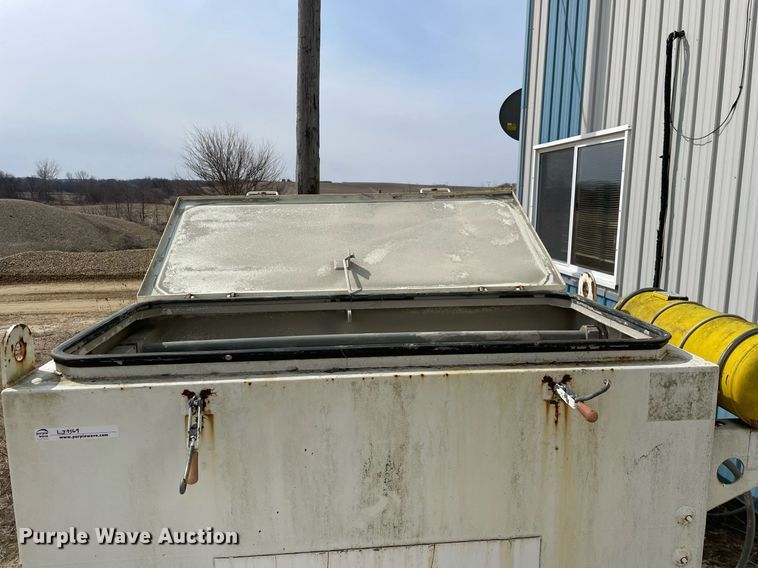 image for item LJ9569 C&W MFG CP305  cement silo