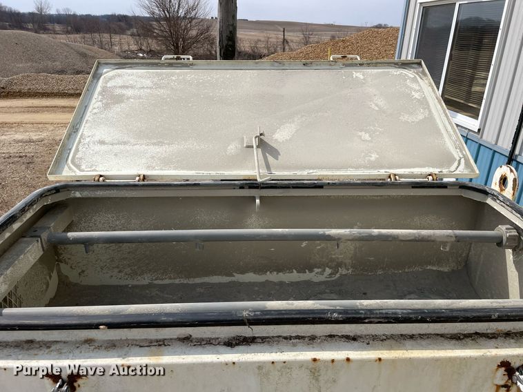 image for item LJ9569 C&W MFG CP305  cement silo