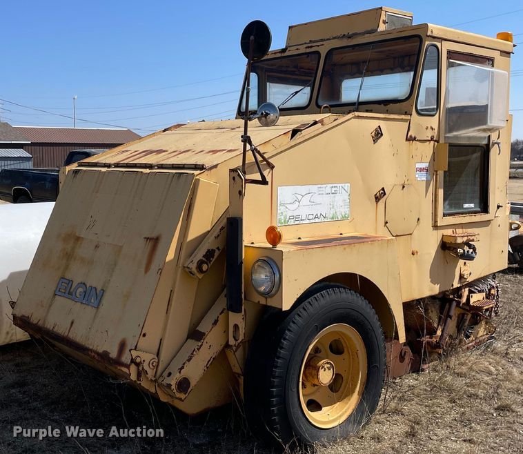 image for item LJ9572 Elgin Pelican  street sweeper