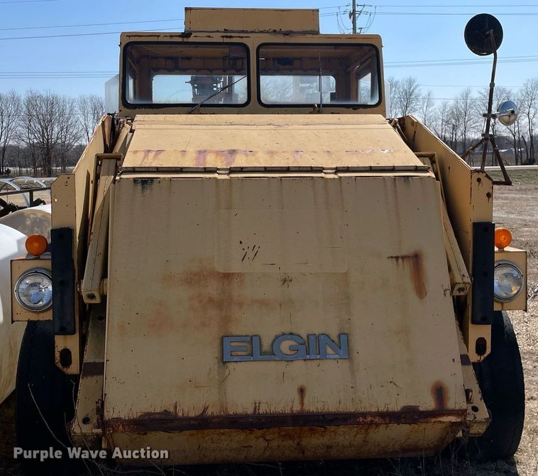 image for item LJ9572 Elgin Pelican  street sweeper