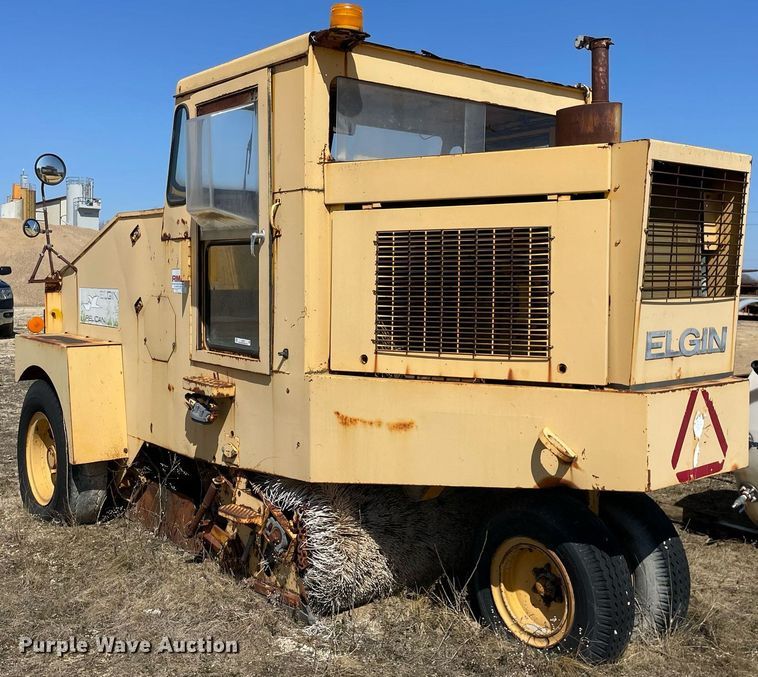 image for item LJ9572 Elgin Pelican  street sweeper