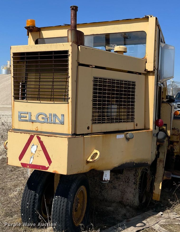 image for item LJ9572 Elgin Pelican  street sweeper