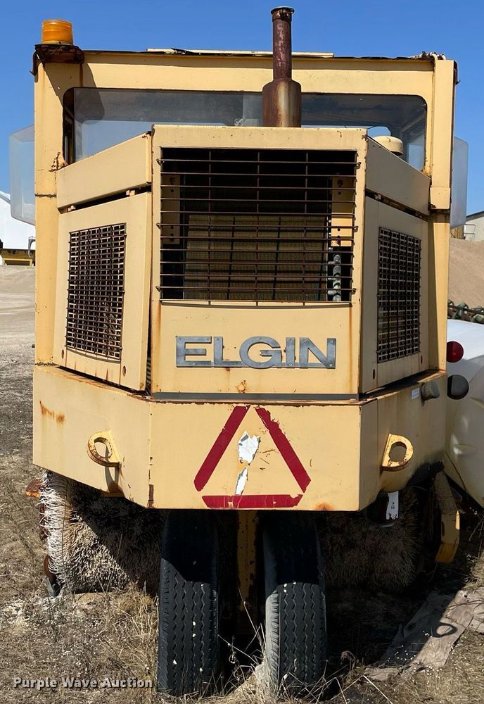 image for item LJ9572 Elgin Pelican  street sweeper
